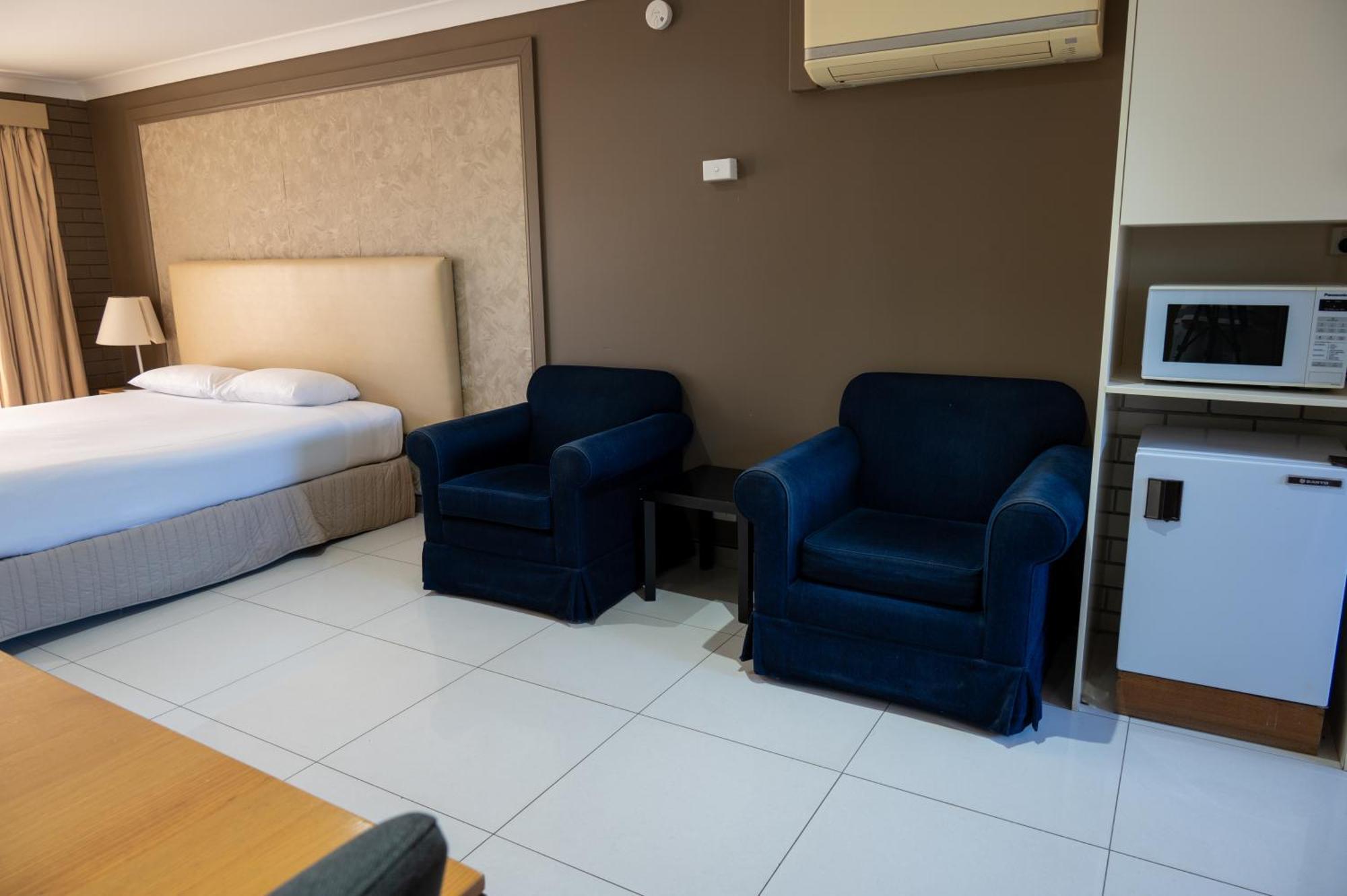 Tumut Valley Motel Pet Friendly Екстер'єр фото