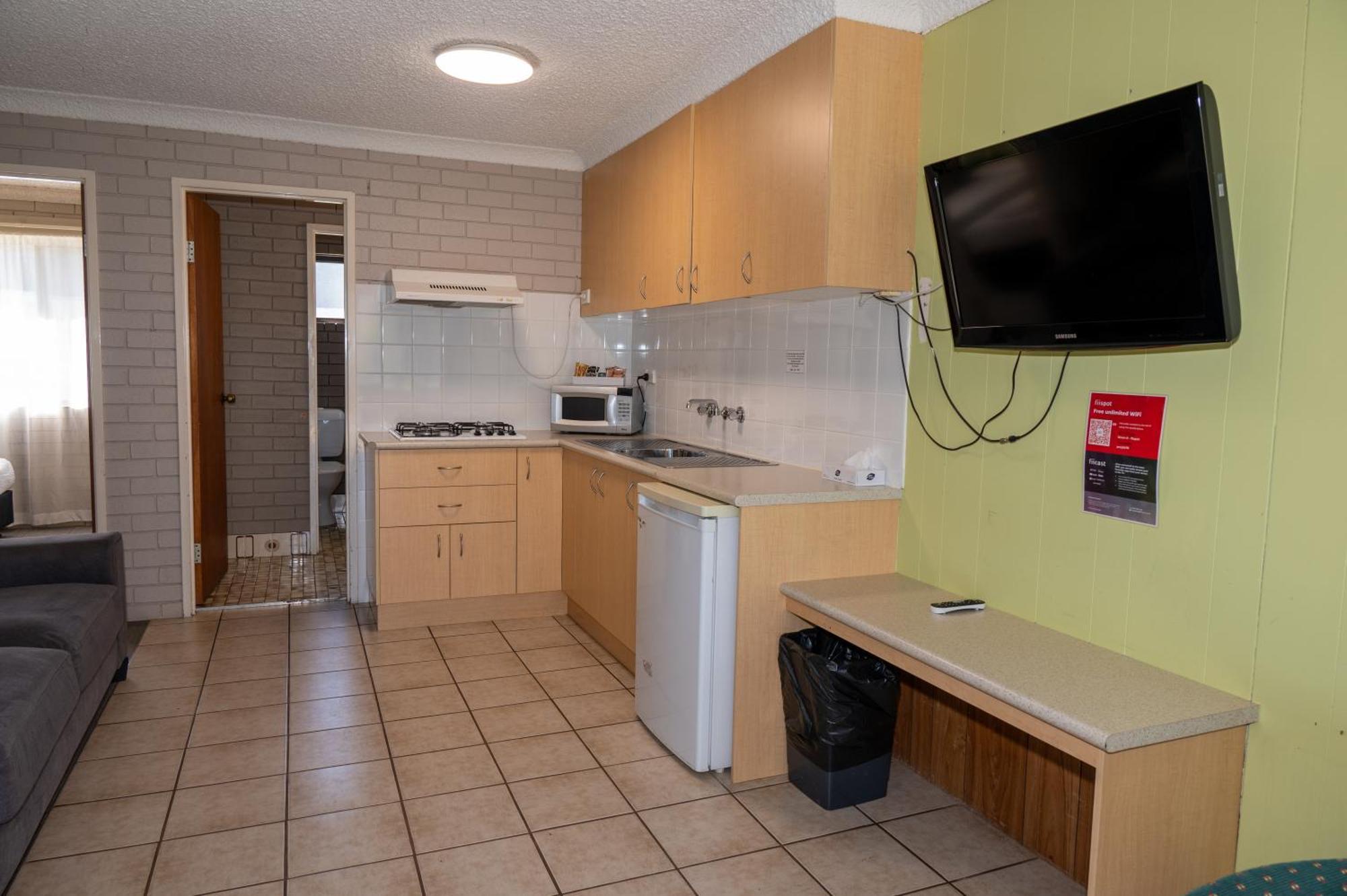 Tumut Valley Motel Pet Friendly Екстер'єр фото