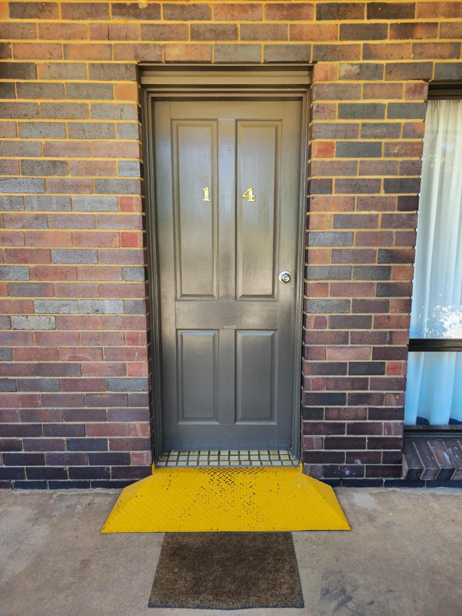 Tumut Valley Motel Pet Friendly Екстер'єр фото