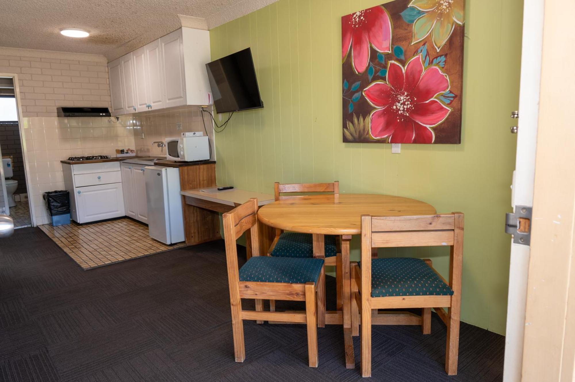 Tumut Valley Motel Pet Friendly Екстер'єр фото