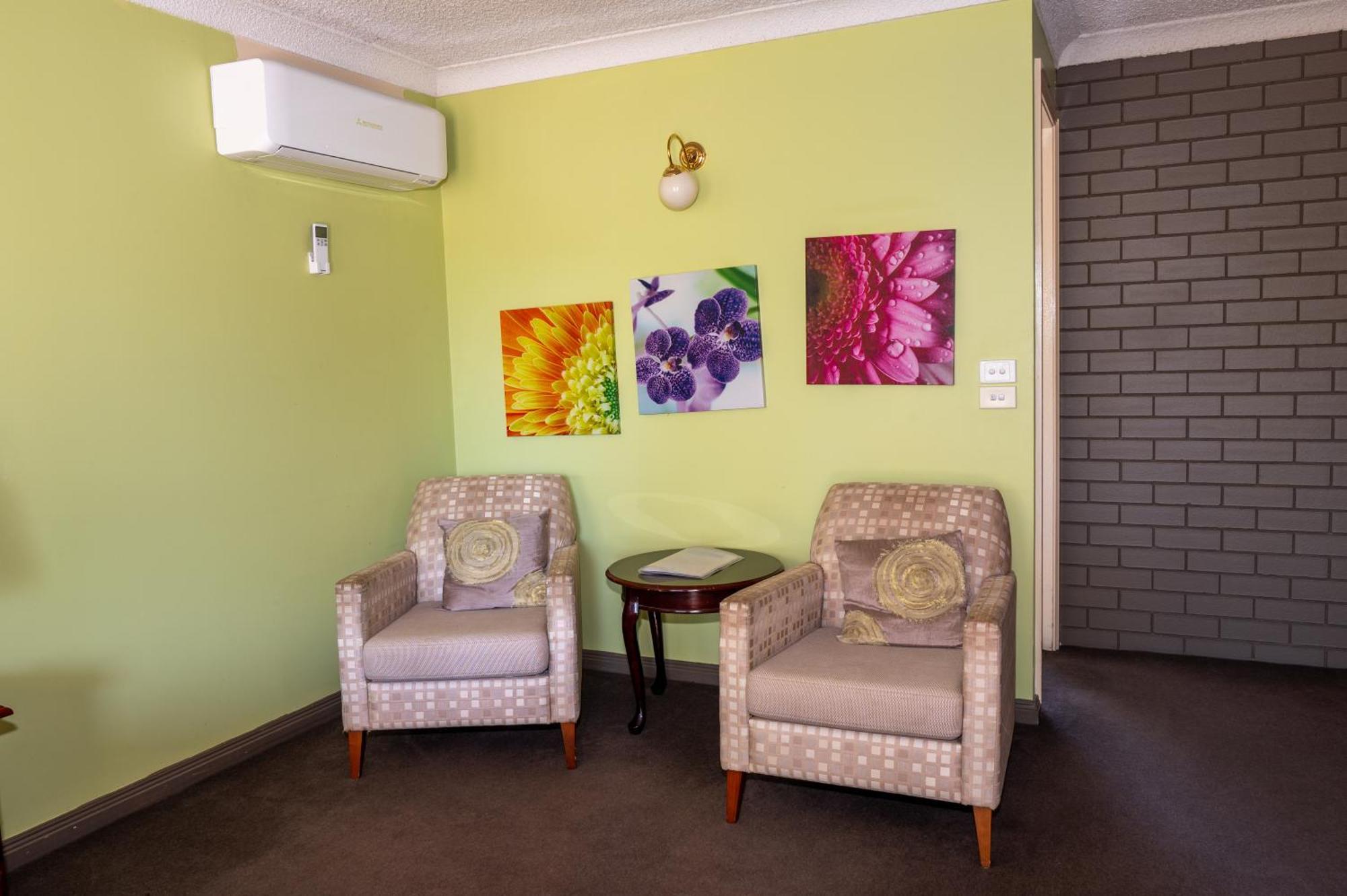 Tumut Valley Motel Pet Friendly Екстер'єр фото