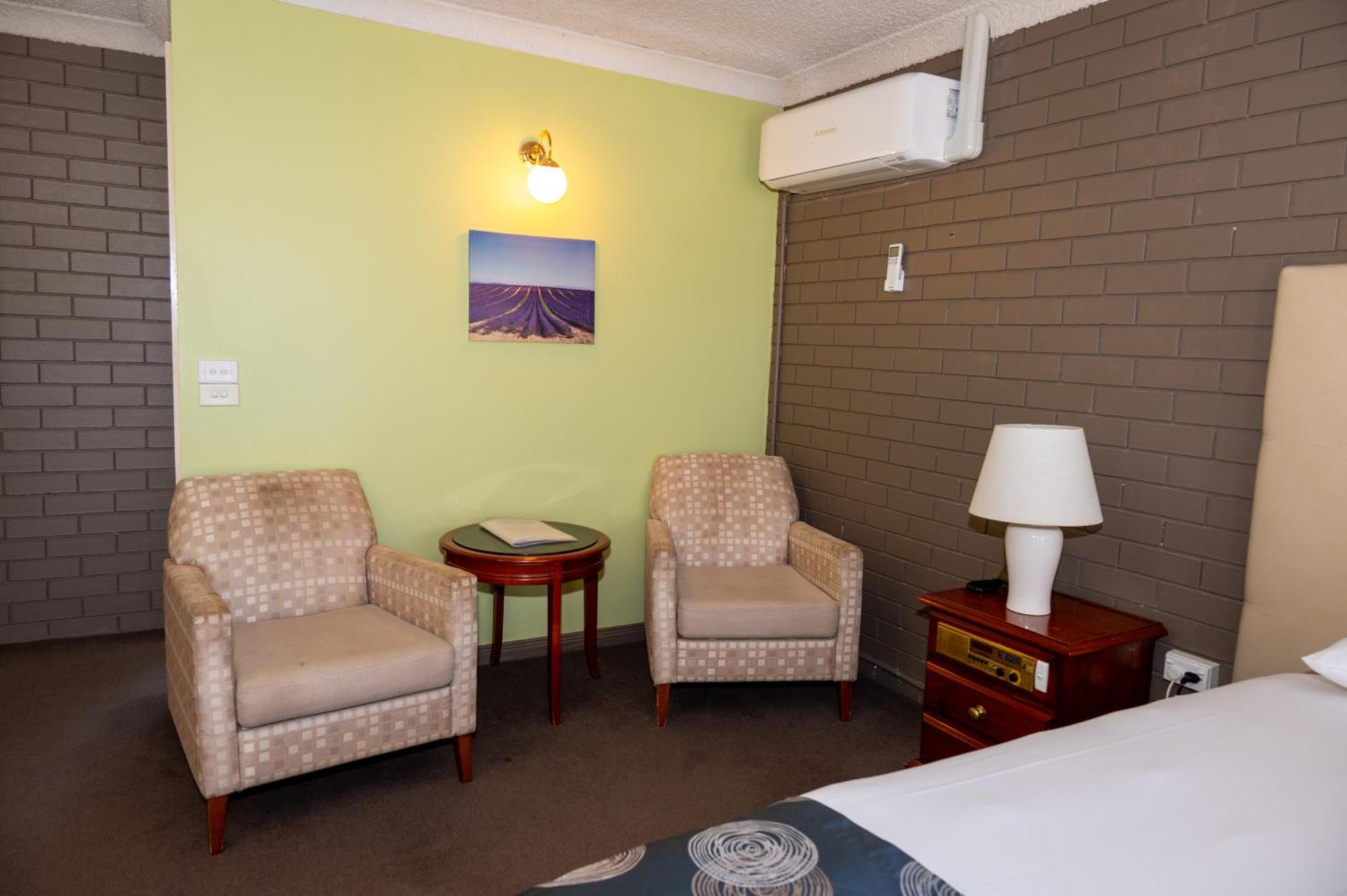 Tumut Valley Motel Pet Friendly Екстер'єр фото