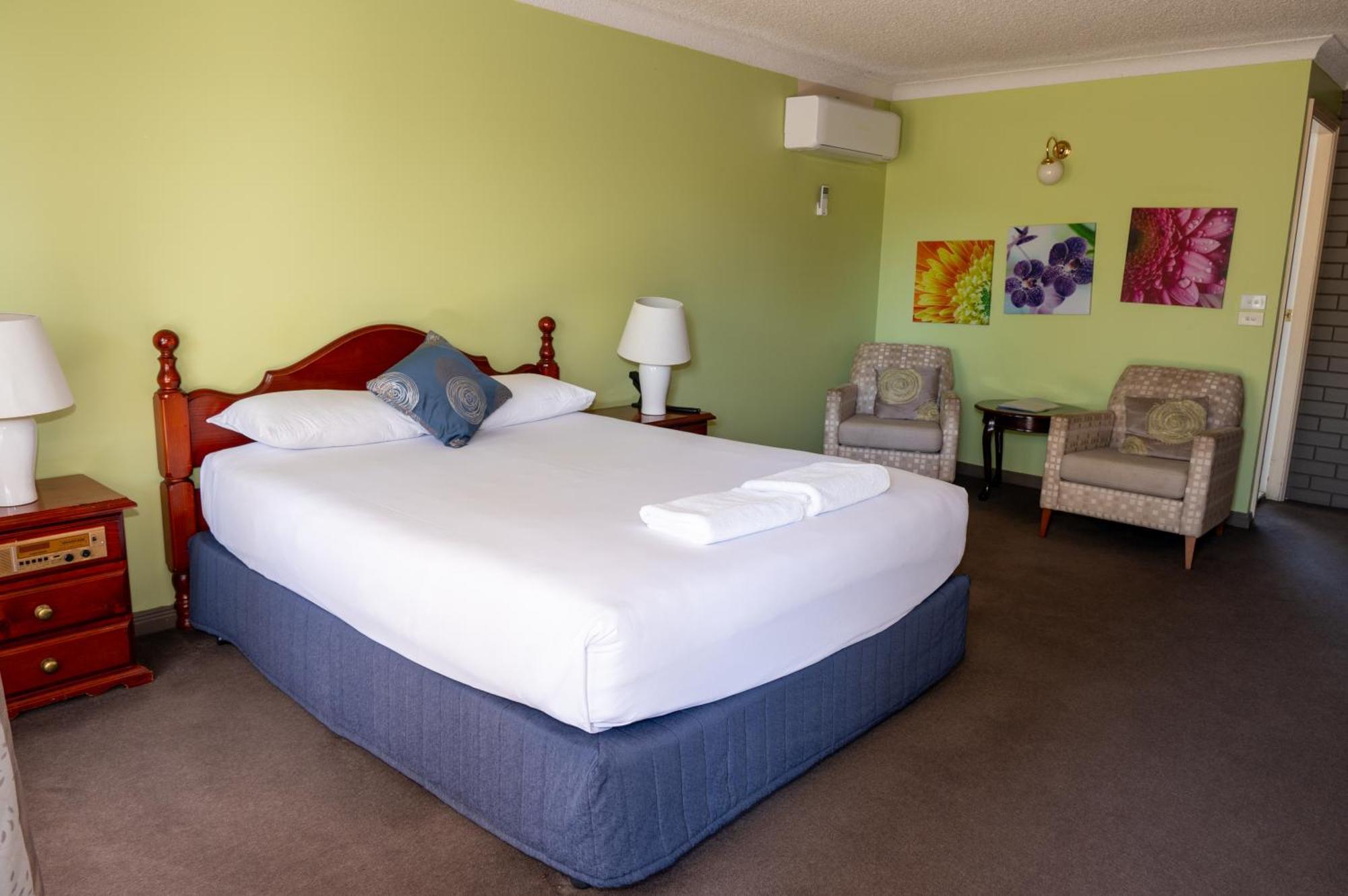 Tumut Valley Motel Pet Friendly Екстер'єр фото