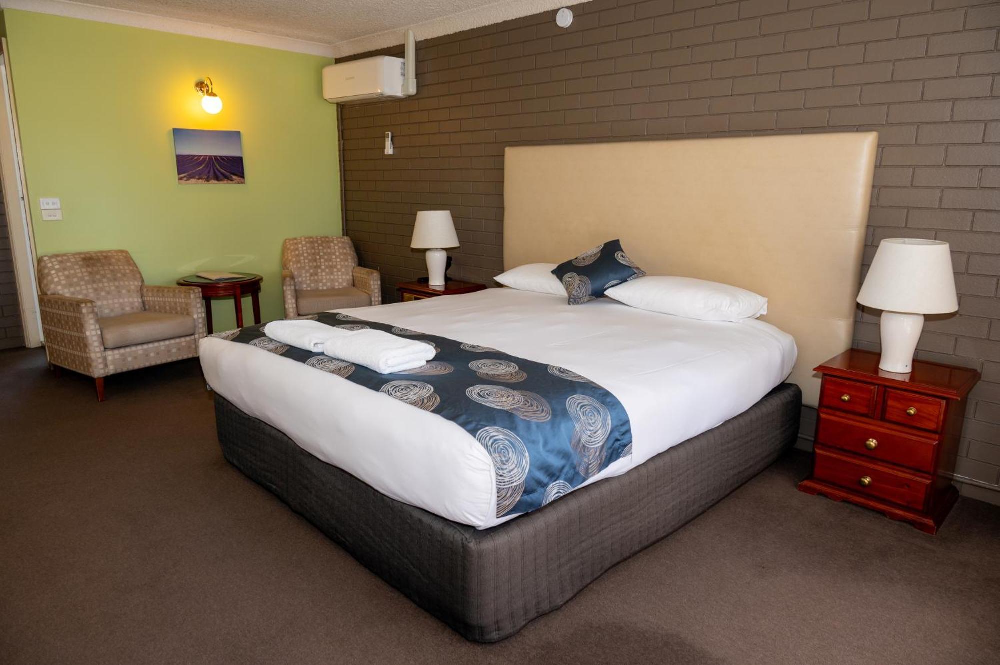 Tumut Valley Motel Pet Friendly Екстер'єр фото