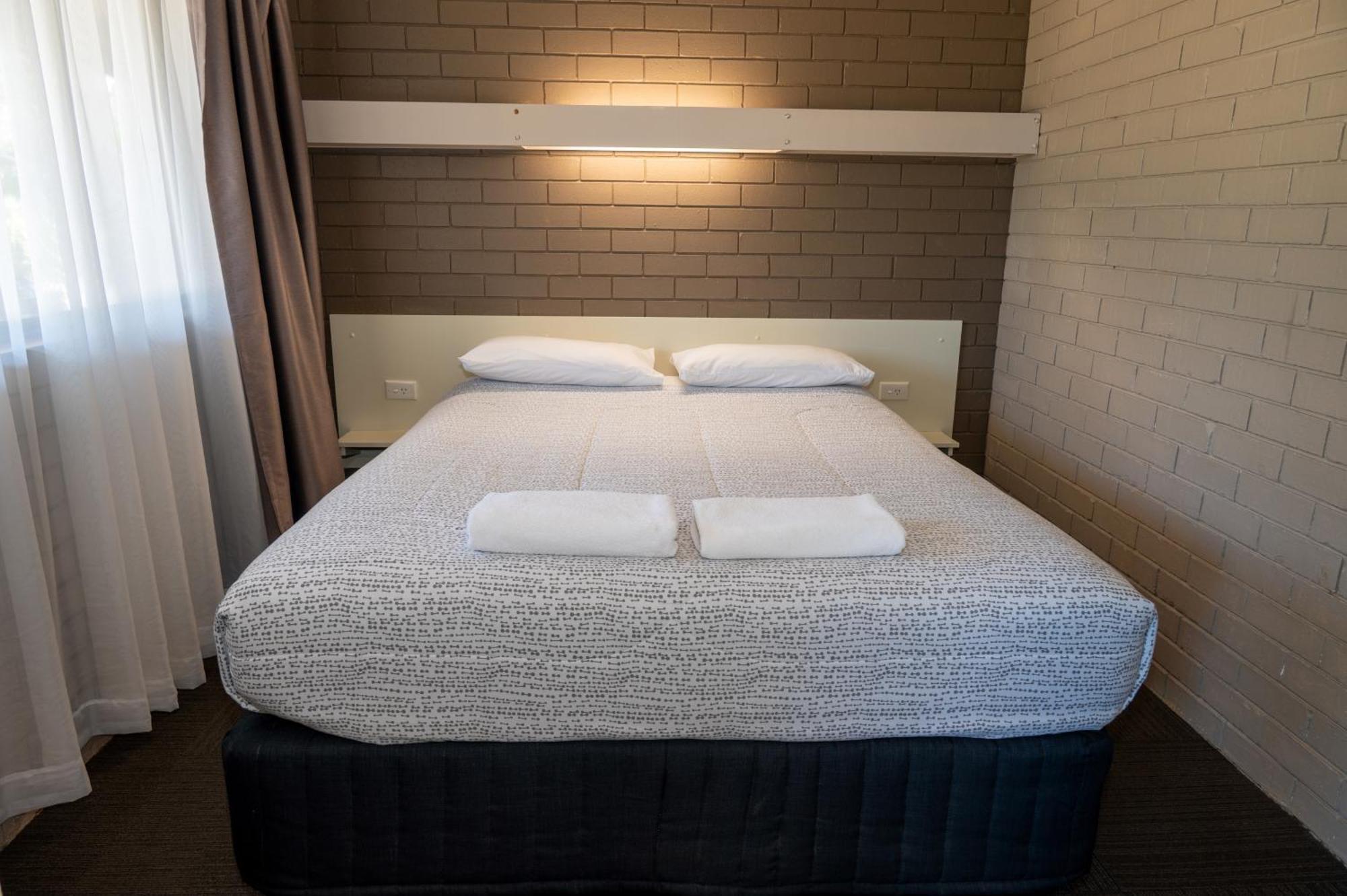 Tumut Valley Motel Pet Friendly Екстер'єр фото