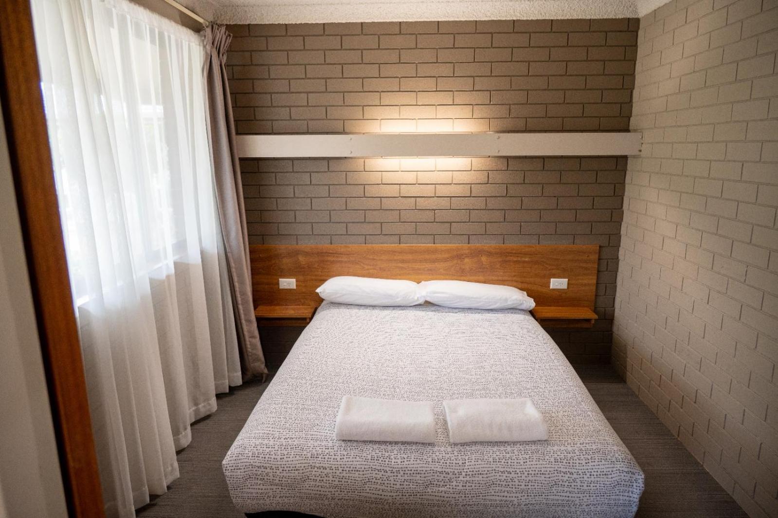 Tumut Valley Motel Pet Friendly Екстер'єр фото