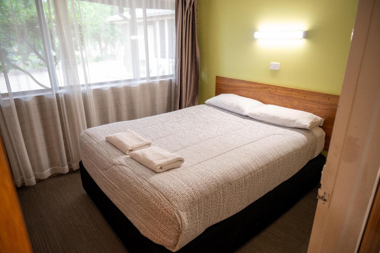 Tumut Valley Motel Pet Friendly Екстер'єр фото