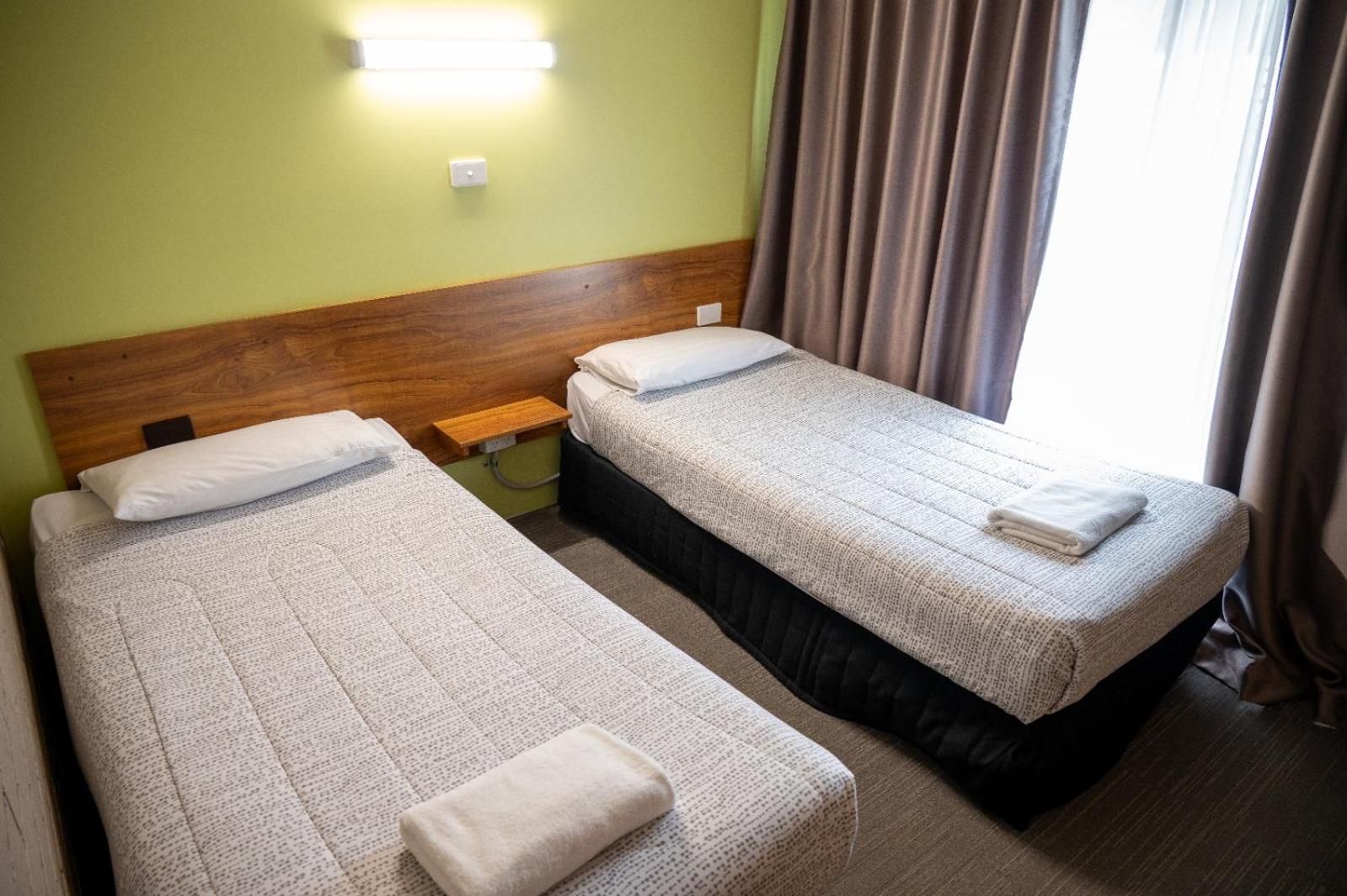 Tumut Valley Motel Pet Friendly Екстер'єр фото