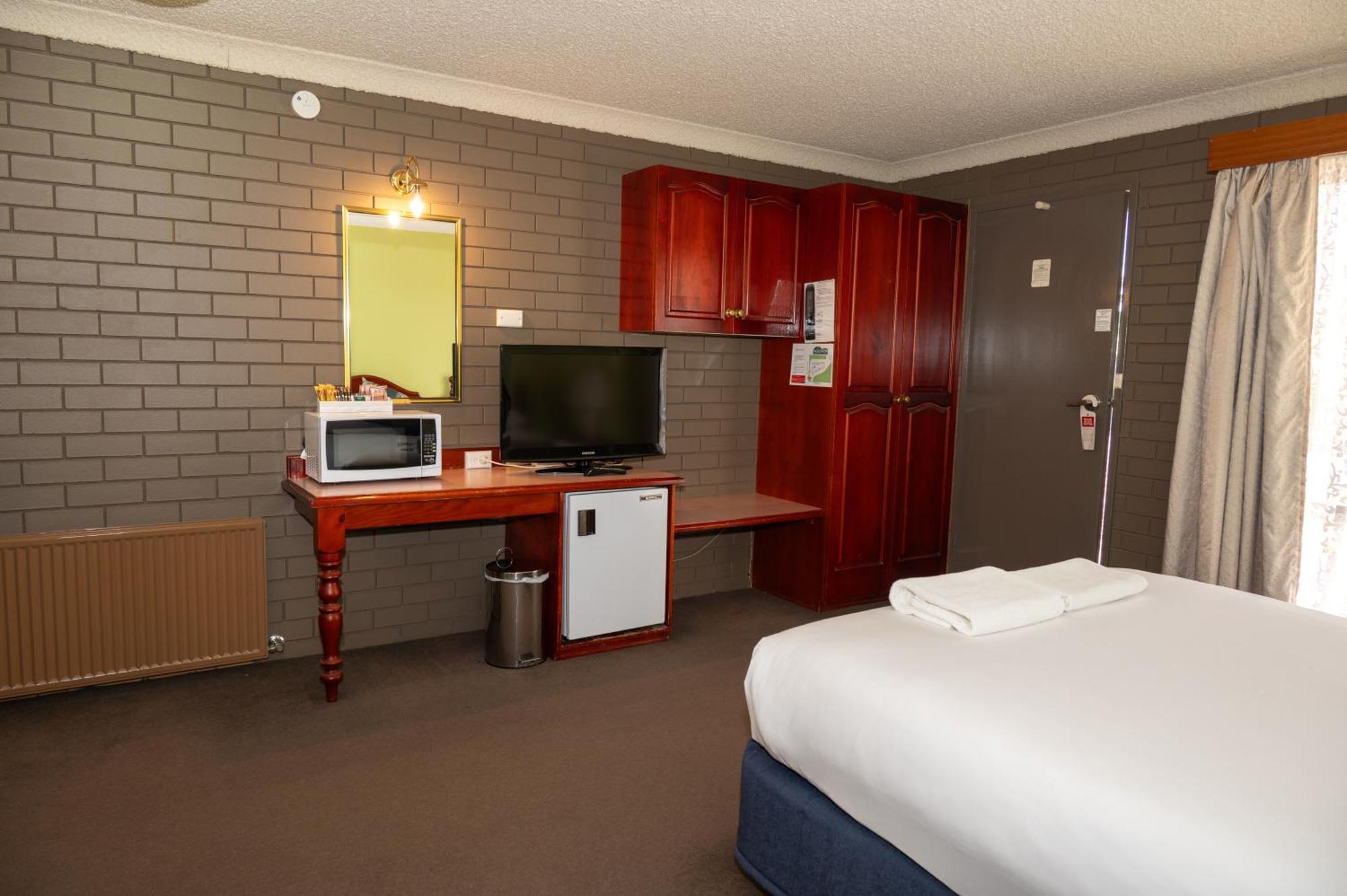 Tumut Valley Motel Pet Friendly Екстер'єр фото