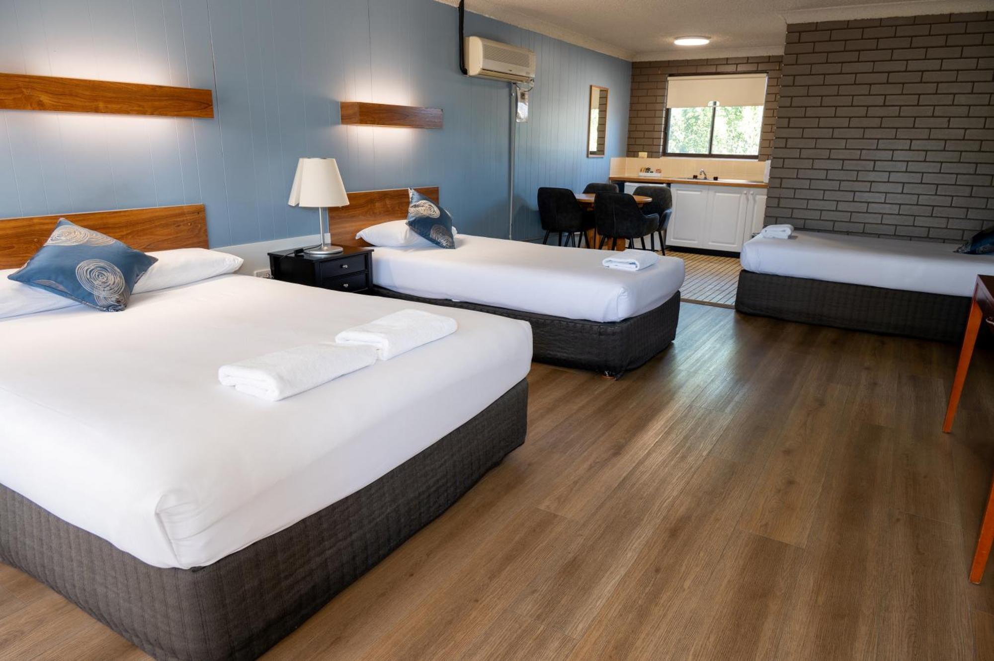 Tumut Valley Motel Pet Friendly Екстер'єр фото
