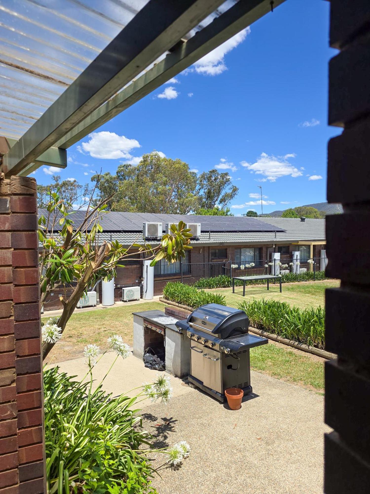 Tumut Valley Motel Pet Friendly Екстер'єр фото