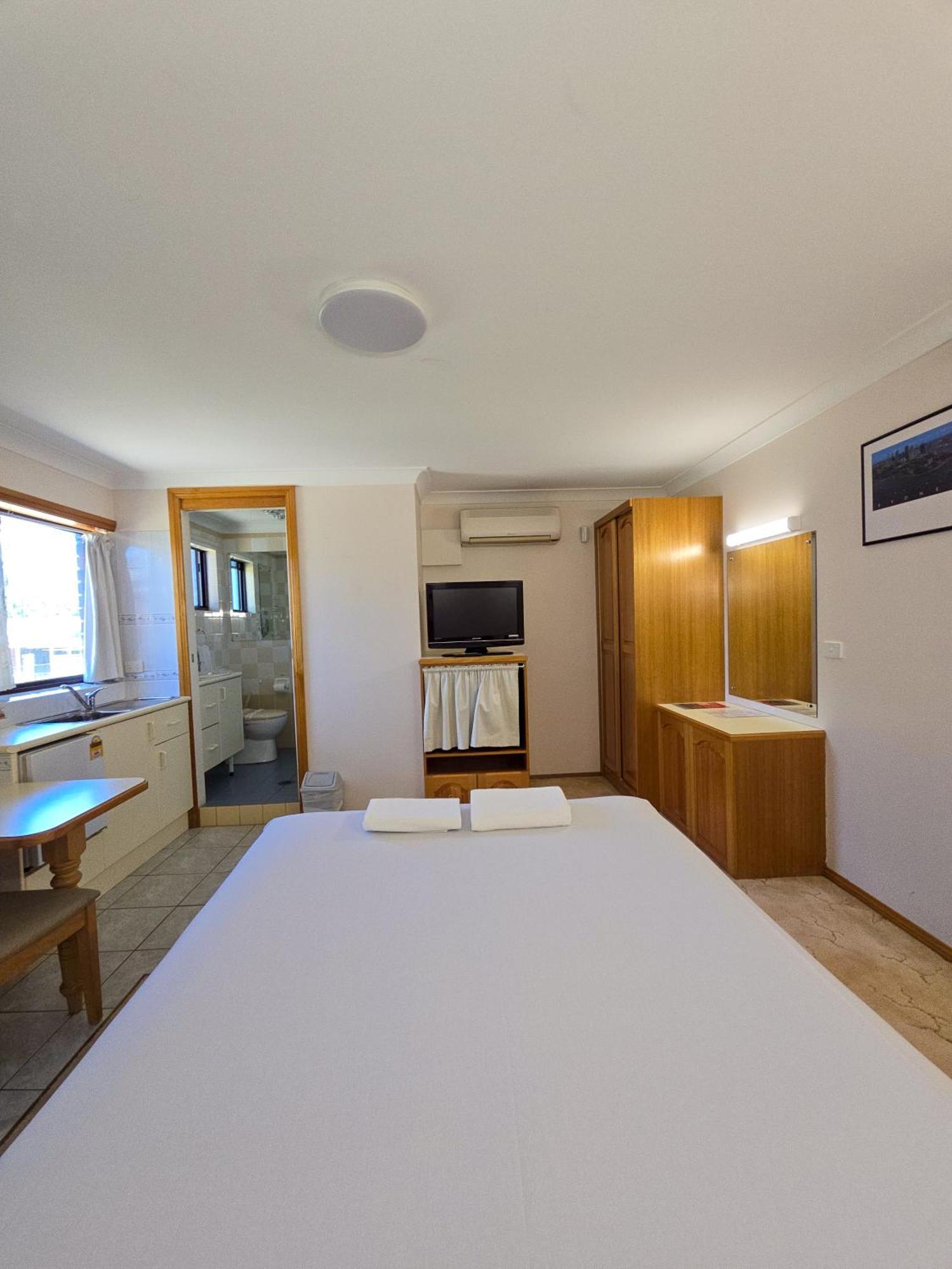 Tumut Valley Motel Pet Friendly Екстер'єр фото
