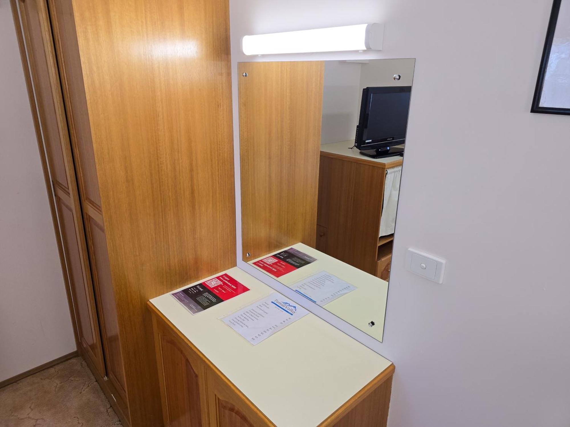 Tumut Valley Motel Pet Friendly Екстер'єр фото