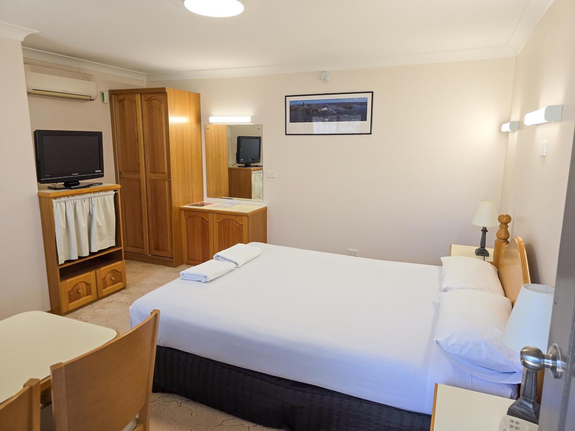 Tumut Valley Motel Pet Friendly Екстер'єр фото