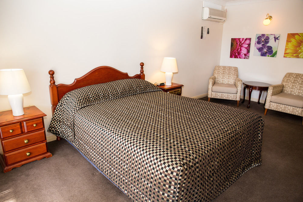 Tumut Valley Motel Pet Friendly Екстер'єр фото
